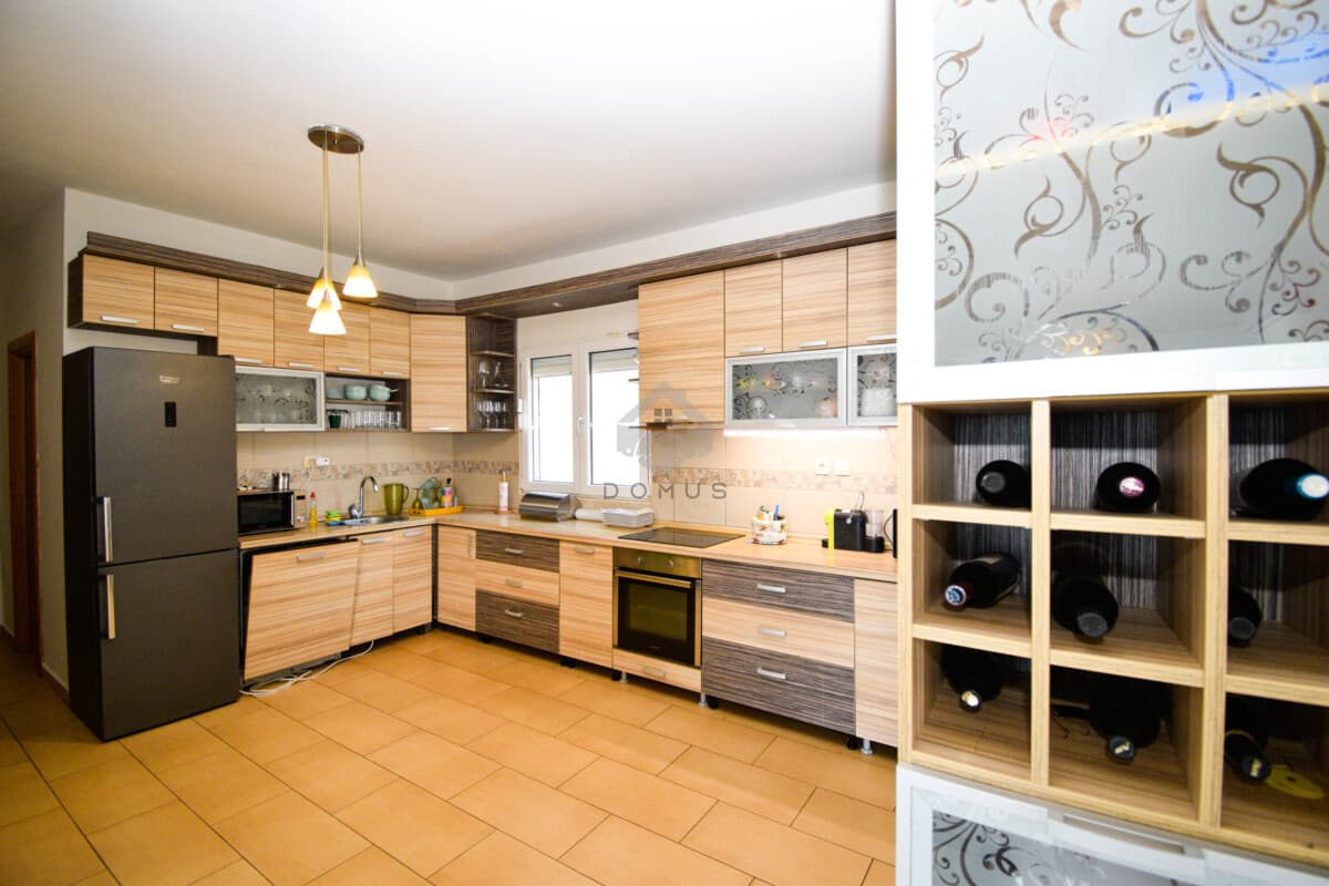 Podgorica, Baloçi'de 250 m² Aile Evi, 18.000 m² Arazi - Görsel 11