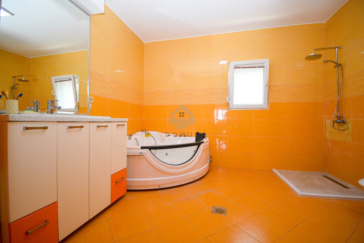 Podgorica, Baloçi'de 250 m2'lik Aile Evi, 18.000 m2 Arazi ile Kiralık - Görsel 14
