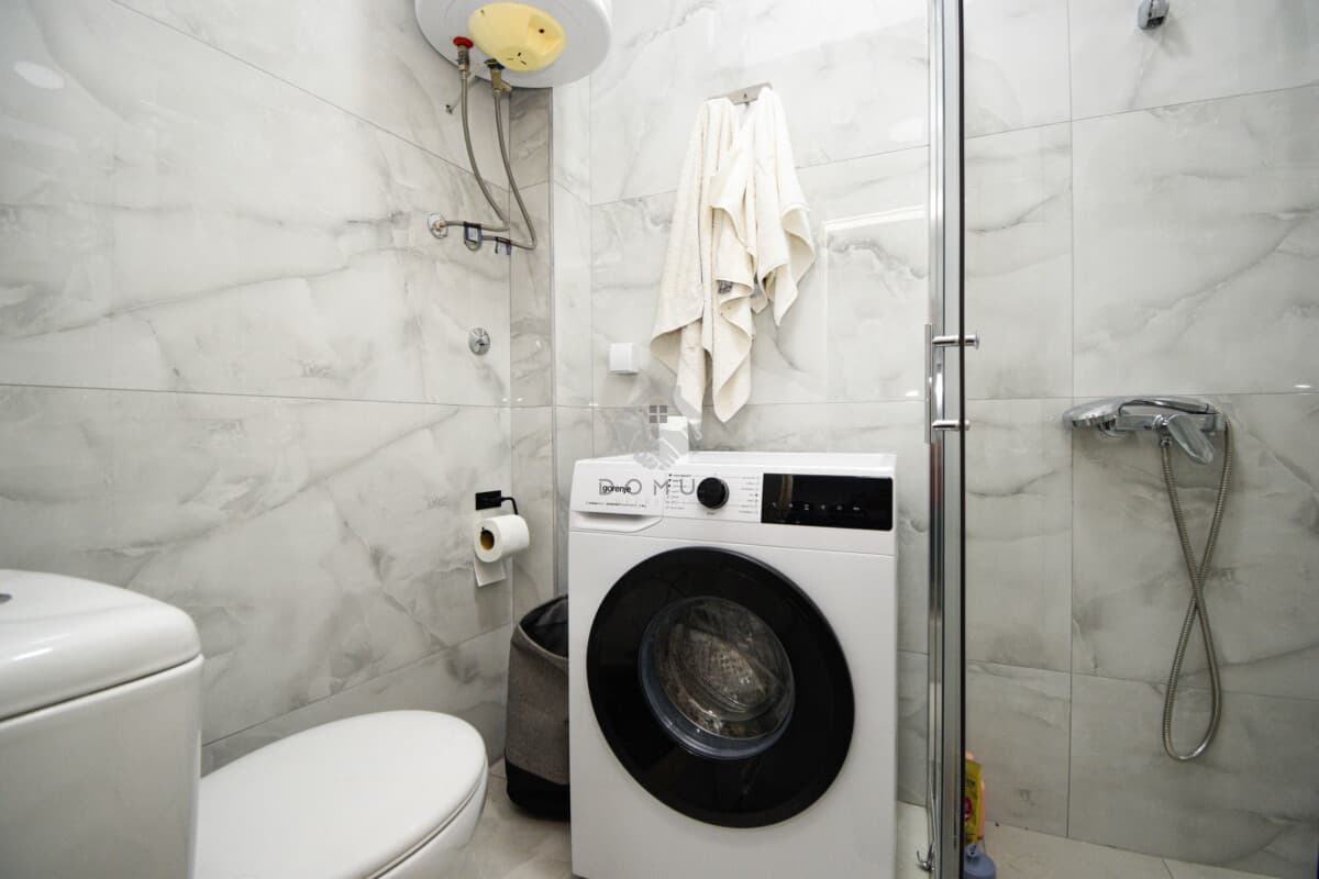 Izdaje se dvosoban stan 80 m2, Drač, Podgorica - Slika 9