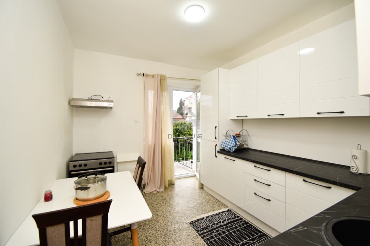 Izdaje se dvosoban stan 80 m2, Drač, Podgorica - Slika 4