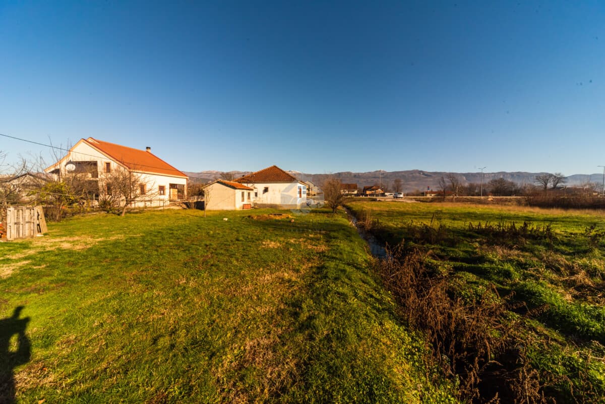Pozemek o rozloze 3.700 m2 určený pro průmysl a výrobu, Danilovgrad - Obrázek 6