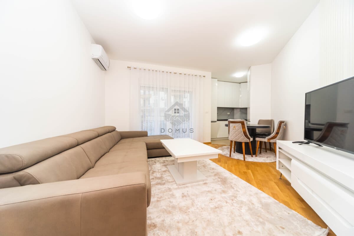 Podgorica, Stara Varoş'ta Otoparklı 2+1 Daire 55 m2 Kiralık - Görsel 1