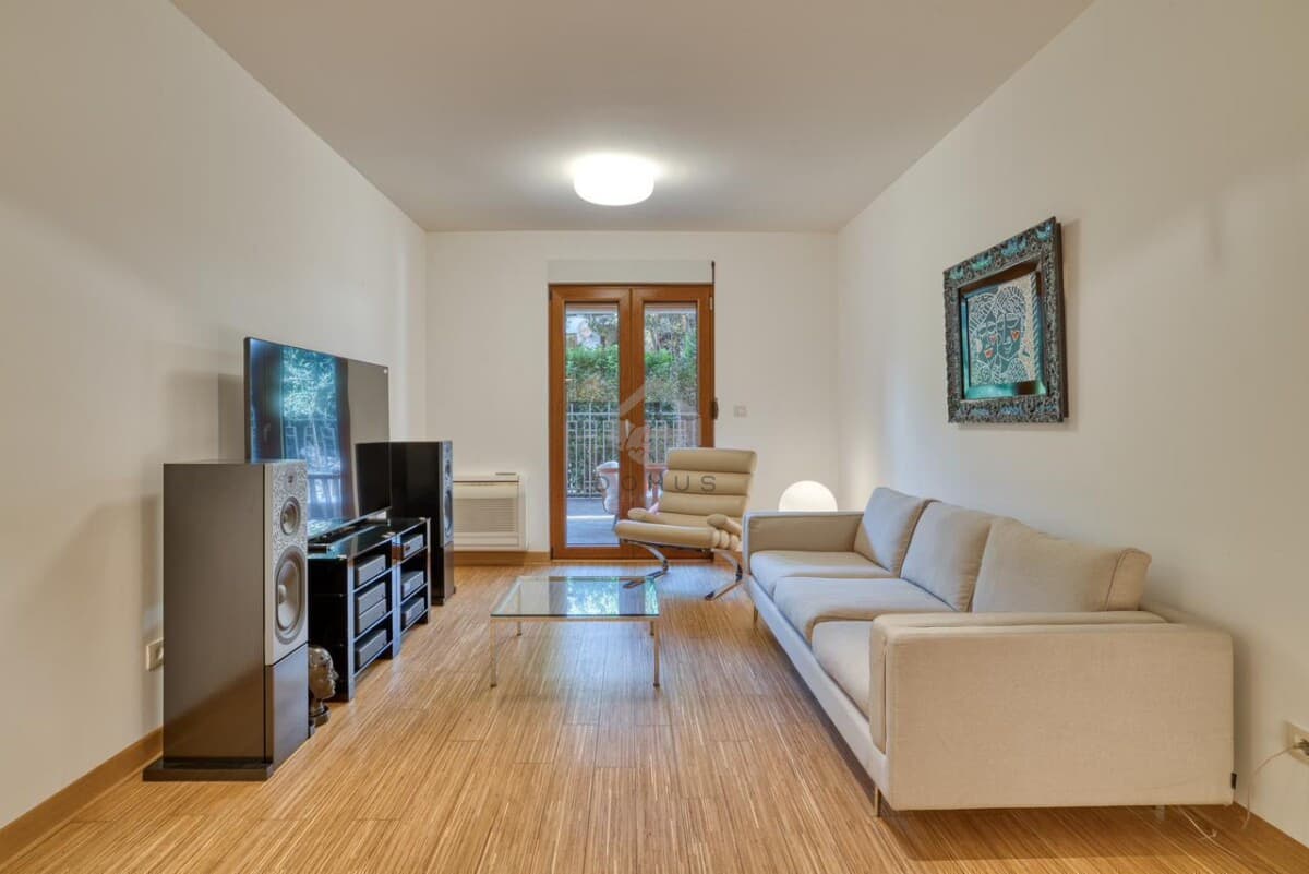 Двособен стан од 90 м² со паркинг место, Горица, Подгорица