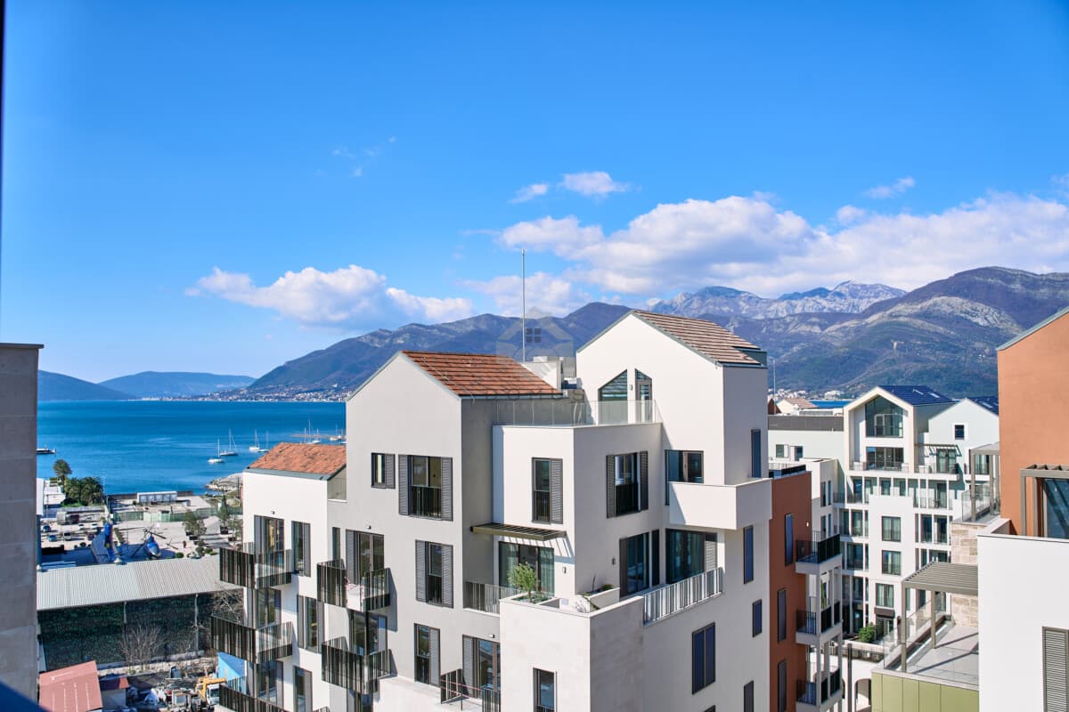 Tivat'ta Deniz Manzaralı 2+1 Daire, Boka Place — 2