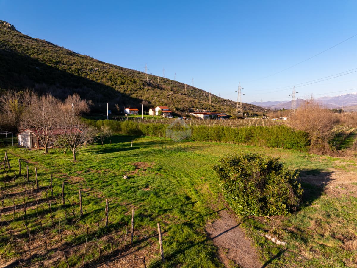 Podgorica, Beri'de Bağlı 13.000 m2 Arazi Satılık