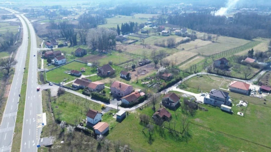 Plac površine 14.365 m² uz magistralu, Ćurilac, Danilovgrad — 2