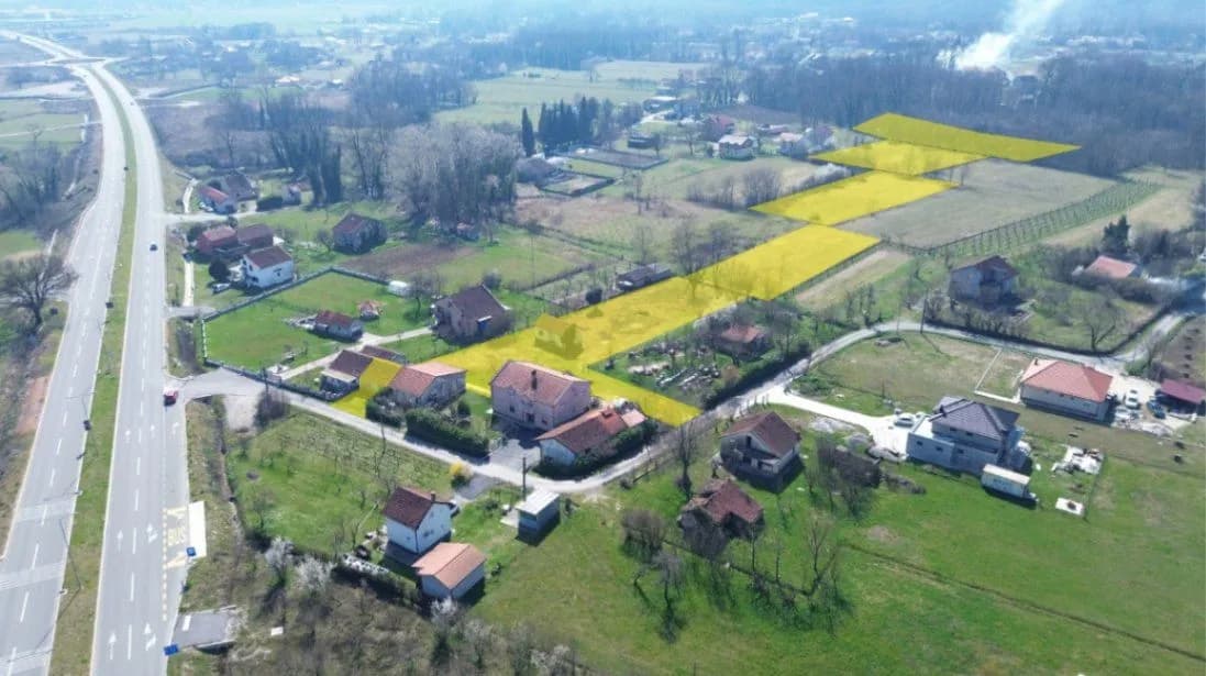 Парцела со површина од 14.365 м² покрај главната патна артерија, Чурилац, Даниловград - Слика 4