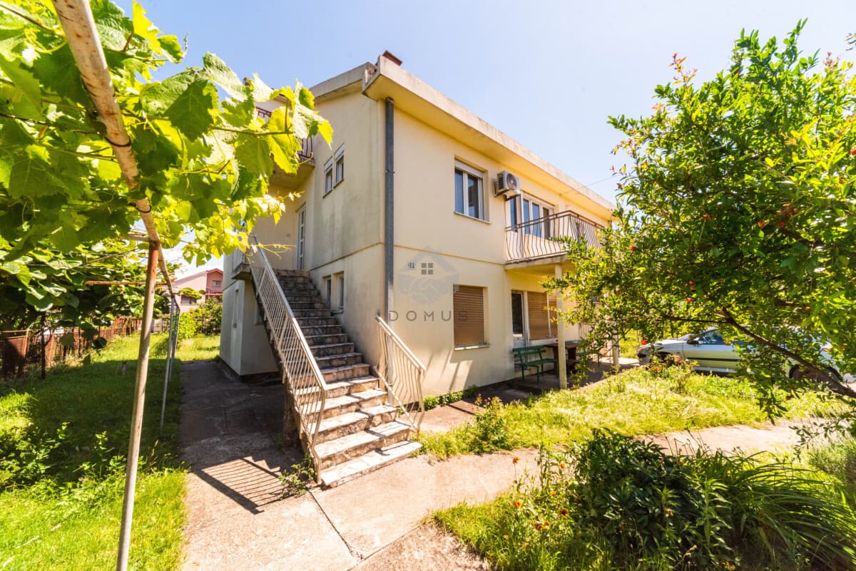 Murtovina, Podgorica'da 320 m²'lik, 800 m² arsa ile Aile Evi — 2