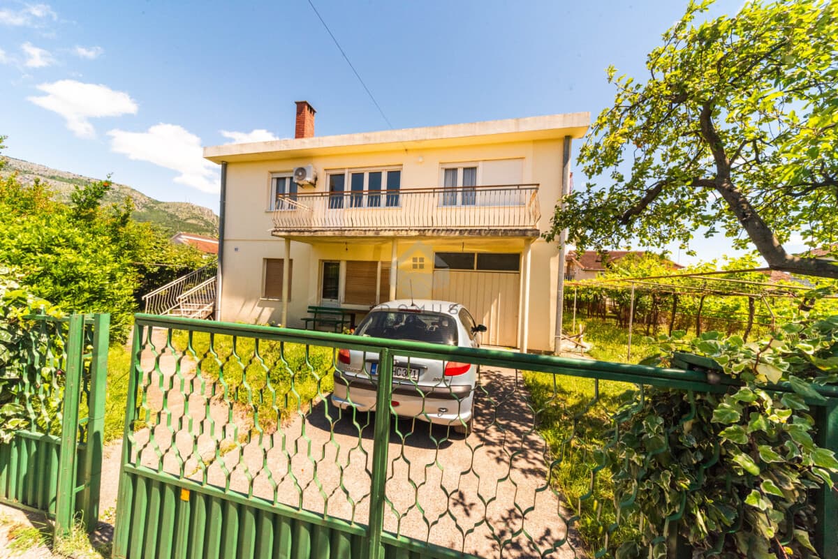 Murtovina, Podgorica'da 320 m²'lik, 800 m² arsa ile Aile Evi
