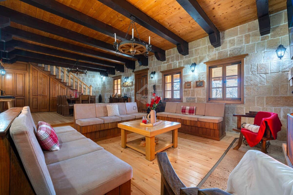 Rijeka Crnojevića'da 200m2'lik Aile Evi Kiralık — 2