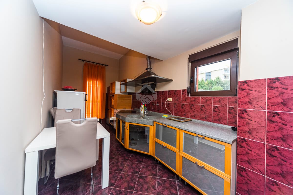 380 m² House with Parking for Rent, Gorica C, Podgorica - Image 9