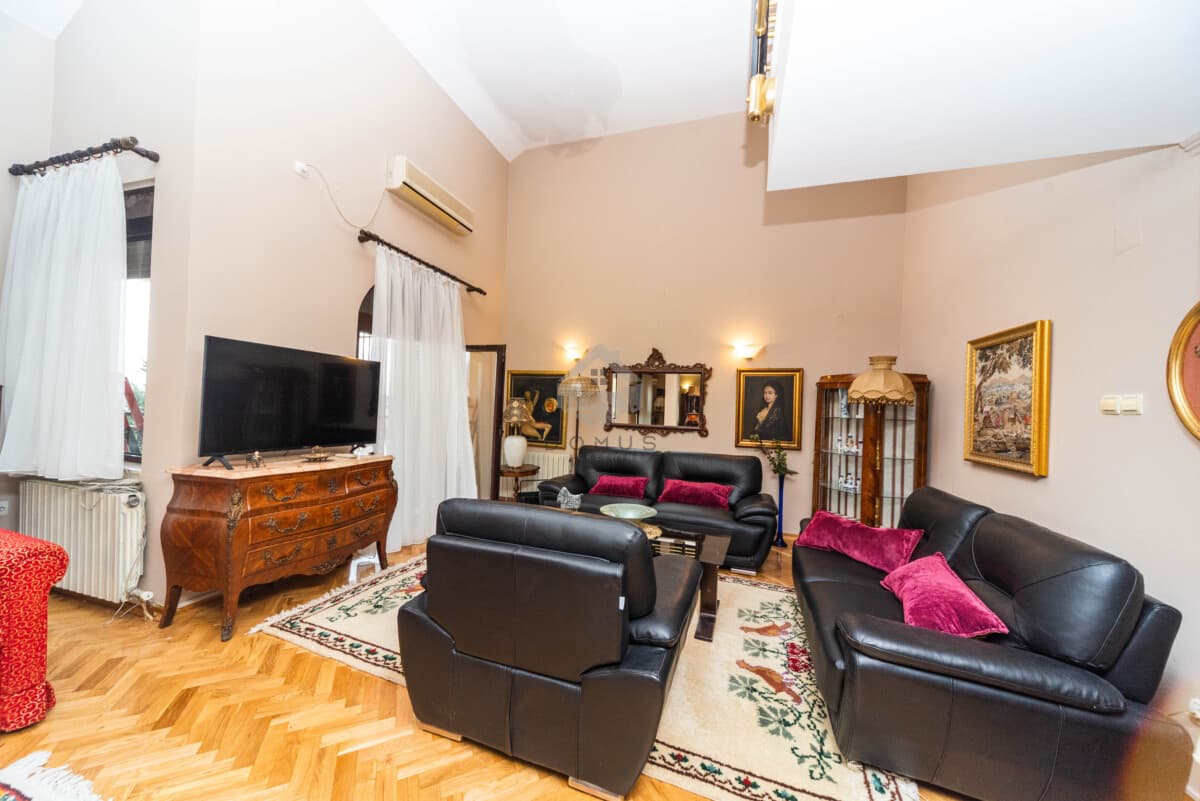 380 m² House with Parking for Rent, Gorica C, Podgorica - Image 2