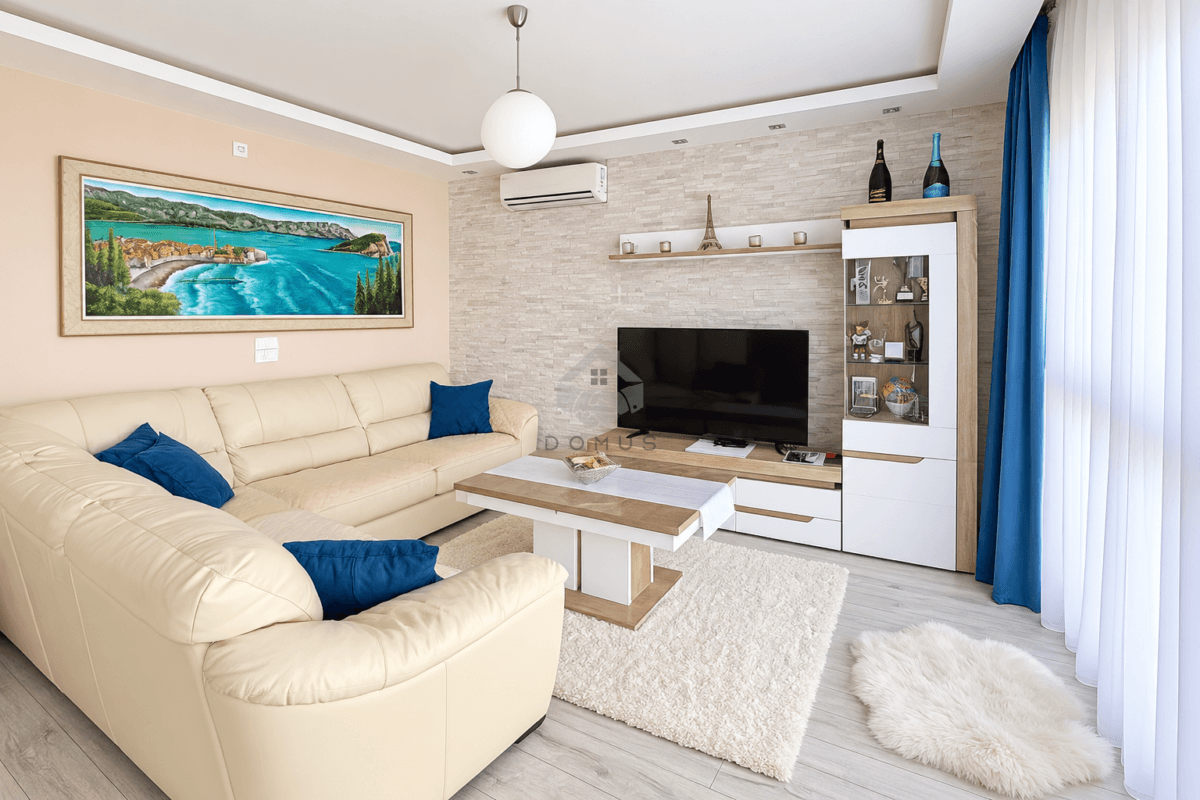 Издавање двособног стана 70m2 са паркингом, Бечиће, Будва