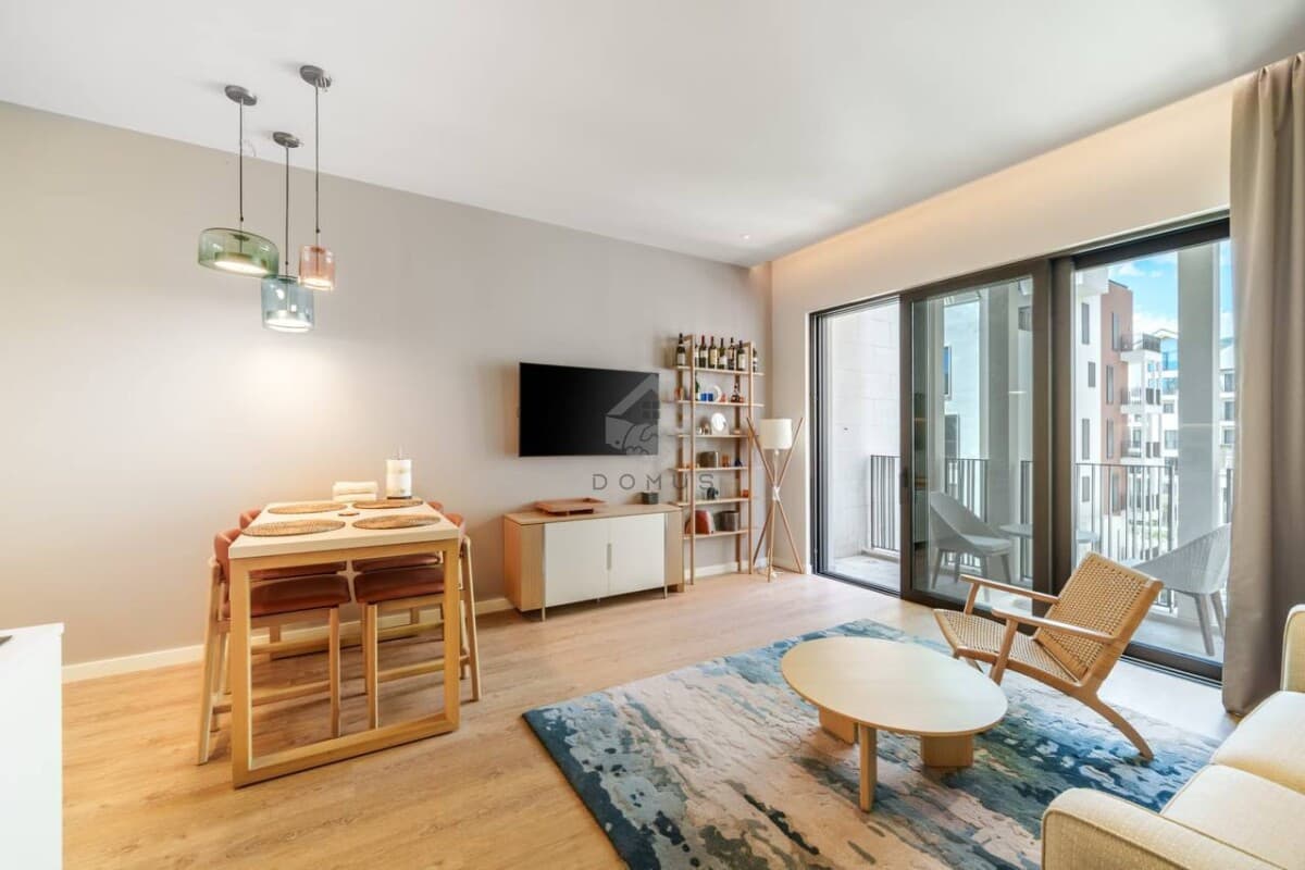 Tivat'ta Deniz Manzaralı 1+1 Daire, 55 m2