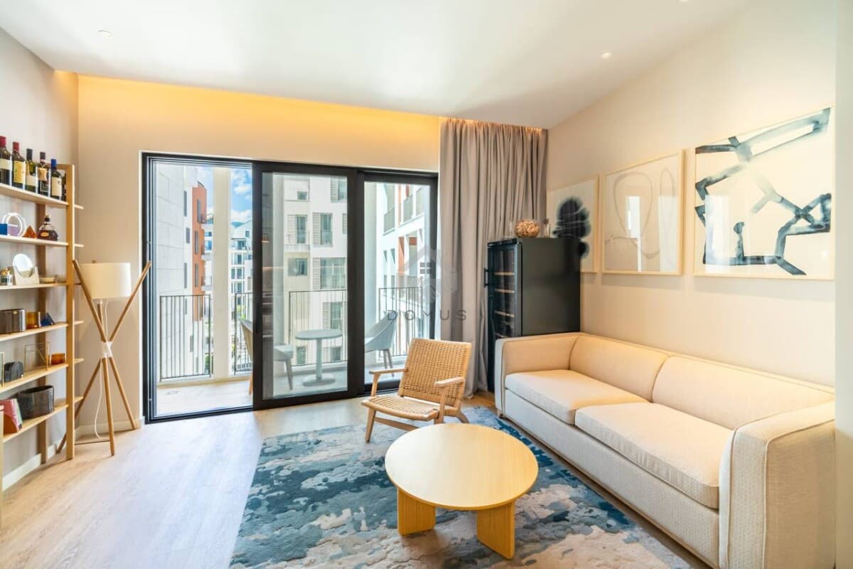 Tivat'ta Deniz Manzaralı 1+1 Daire, 55 m2 — 2
