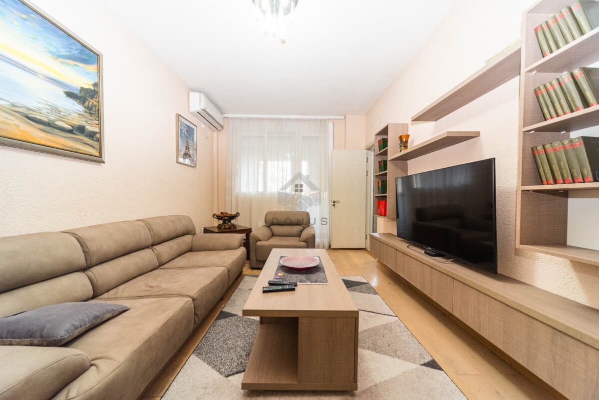 Podgorica'da 72 m²'lik Eşyalı 2+1 Daire, Otobüs Terminali - Görsel 1