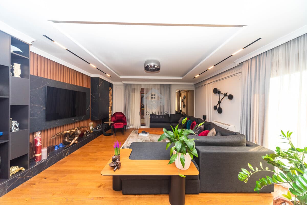 Luksuzan penthouse od 195 m² sa garažom, Pobrežje, Podgorica - Slika 1