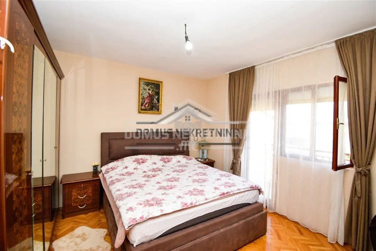 Podgorica, Stari Havalimanı'nda 230 m², 400 m² arsa üzerinde Aile Evi - Görsel 5