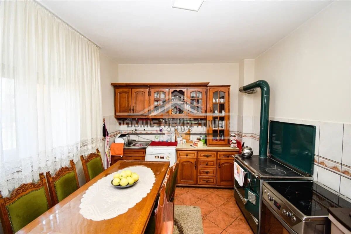 Podgorica, Stari Havalimanı'nda 230 m², 400 m² arsa üzerinde Aile Evi - Görsel 4