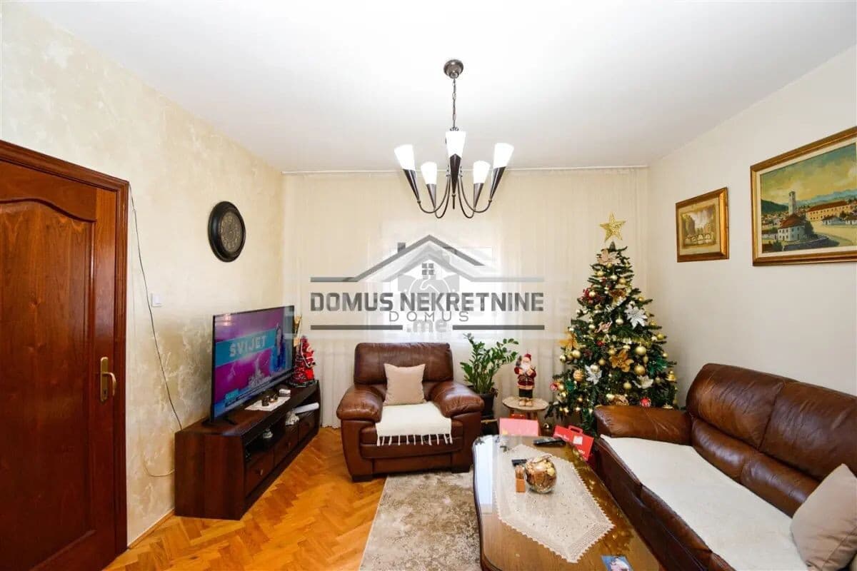 Podgorica, Stari Havalimanı'nda 230 m², 400 m² arsa üzerinde Aile Evi - Görsel 2
