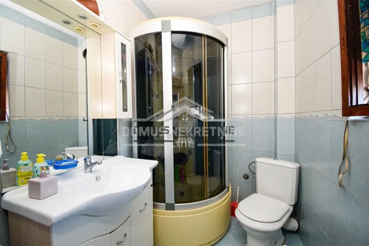 Podgorica, Stari Havalimanı'nda 230 m², 400 m² arsa üzerinde Aile Evi - Görsel 6