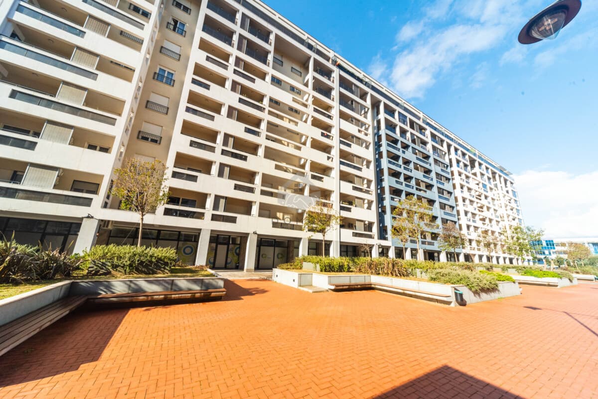 Spațiu comercial de 324 m² pe două etaje, Master Kvart, Podgorica — 2