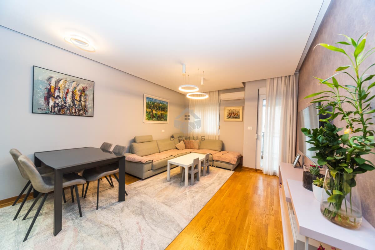 Podgorica'da Garajlı, Eşyalı 2+1 Daire 63 m² - Görsel 1