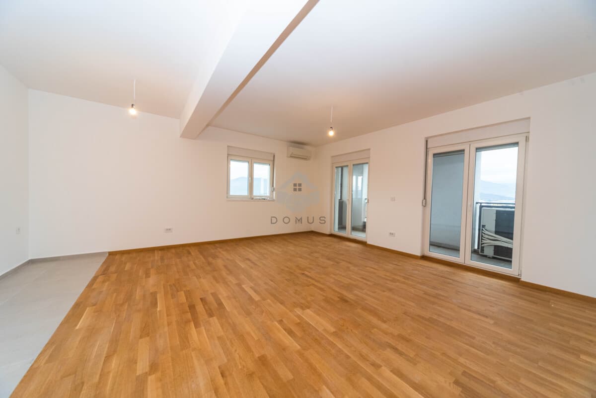 Podgorica, Stari Aerodrom'da 2 Garajlı 104 m² 2+1 Daire