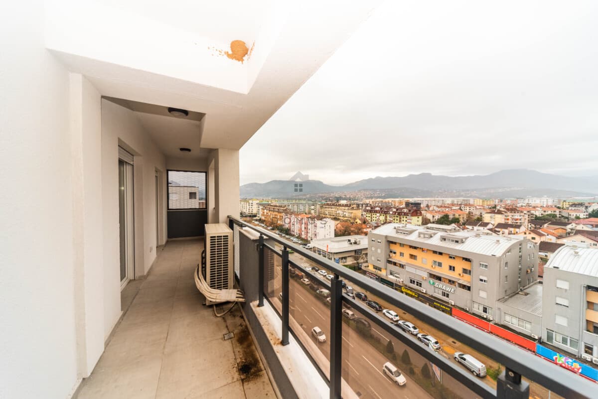 Трособан стан 104 м² са 2 гараже, Стари Аеродром, Подгорица - Slika 9