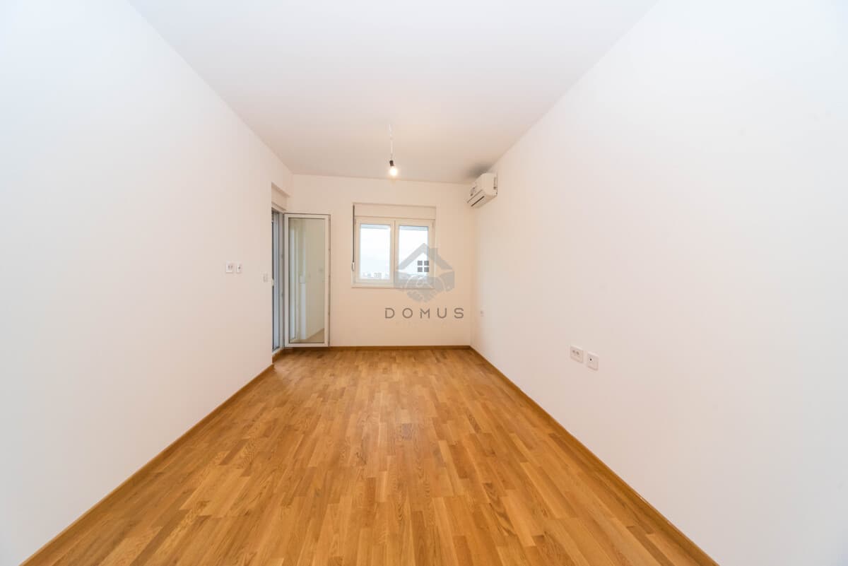 Трособан стан 104 м² са 2 гараже, Стари Аеродром, Подгорица - Slika 4