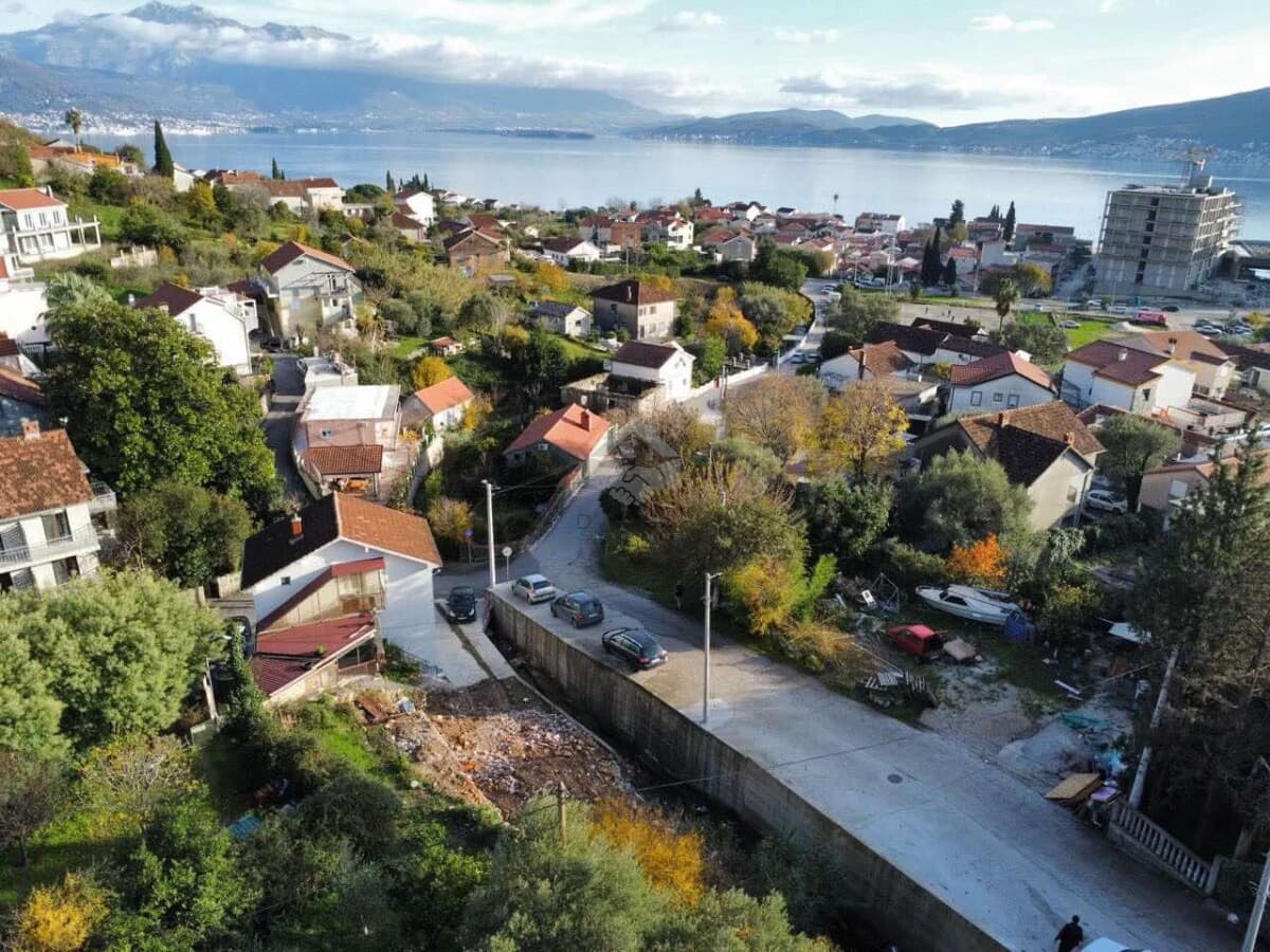 Baoşići, Herceg Novi'de Satılık 409 m2 Urbanize Arsa — 2