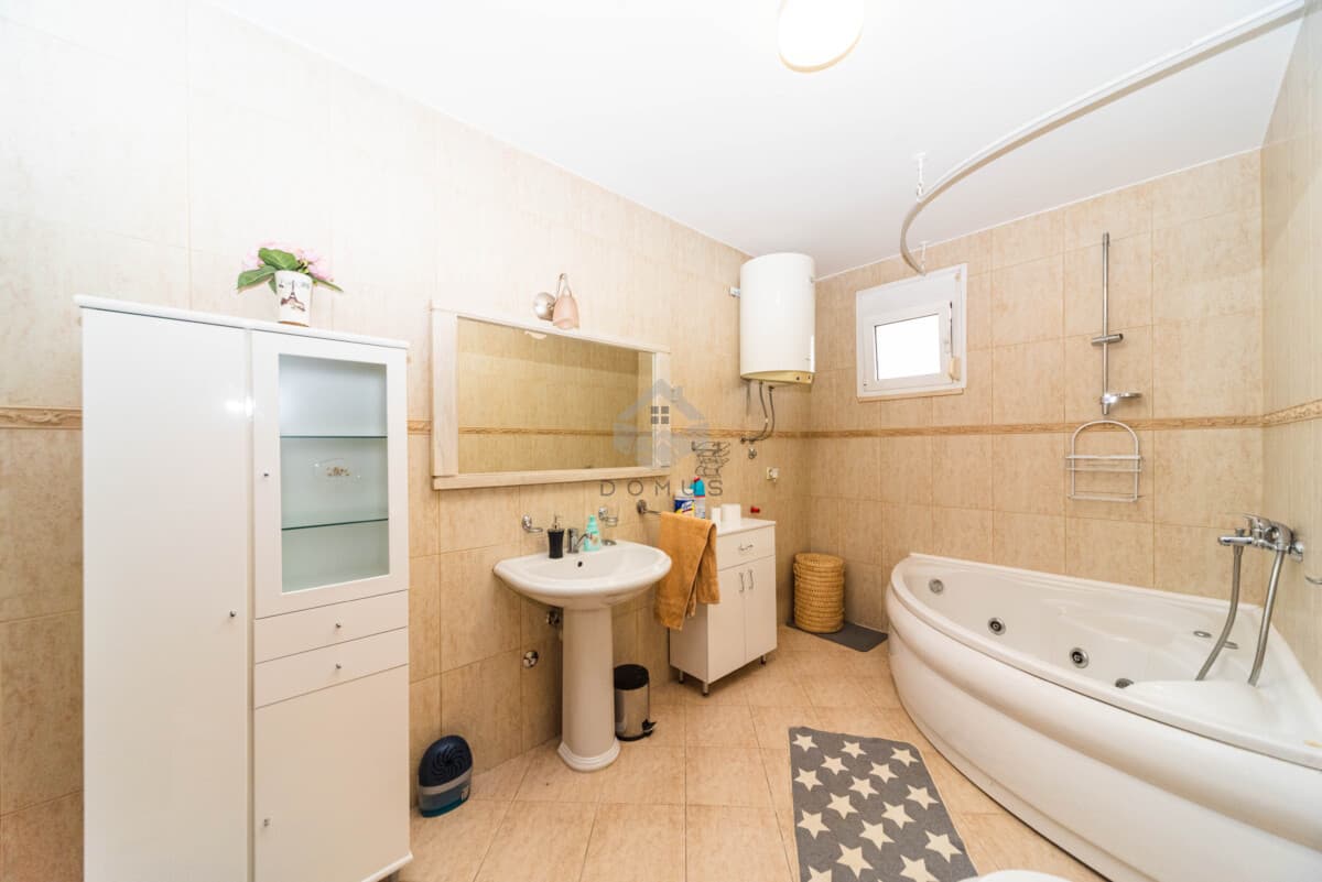 Podgorica, Toloşi'de 500 m² Arsa Üzerinde 200 m²'lik Aile Evi - Görsel 24
