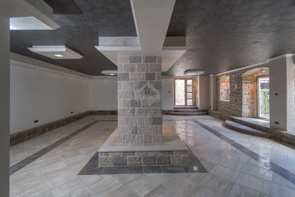 102 m²-es üzlethelyiség a központban, Herceg Novi - 8. kép