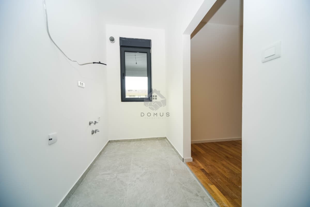Podgorica, Toloşi'de Park Yeri Olan 2+1 Daire Kiralık, 64 m2 - Görsel 5