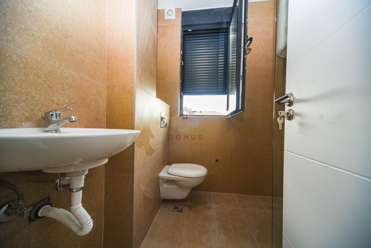 Podgorica, Toloşi'de Park Yeri Olan 2+1 Daire Kiralık, 64 m2 - Görsel 6