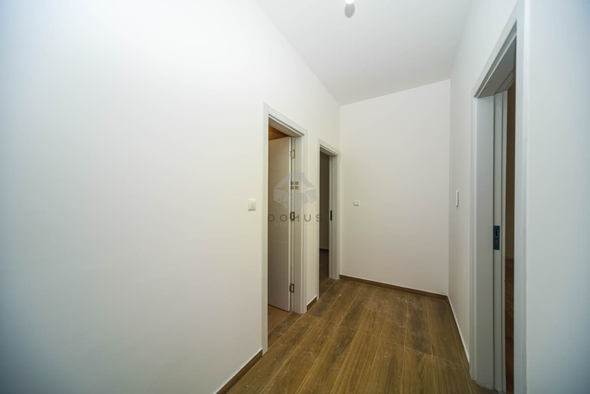 Podgorica, Toloşi'de Park Yeri Olan 2+1 Daire Kiralık, 64 m2 - Görsel 9