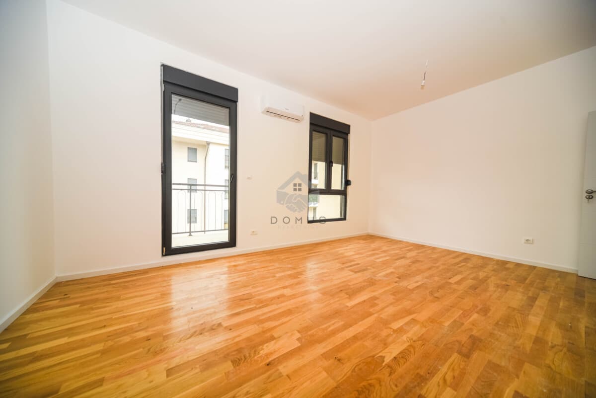Podgorica, Toloşi'de Park Yeri Olan 2+1 Daire Kiralık, 64 m2 - Görsel 2