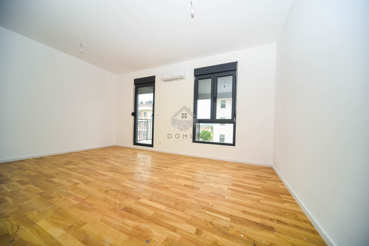 Podgorica, Toloşi'de Park Yeri Olan 2+1 Daire Kiralık, 64 m2 - Görsel 1