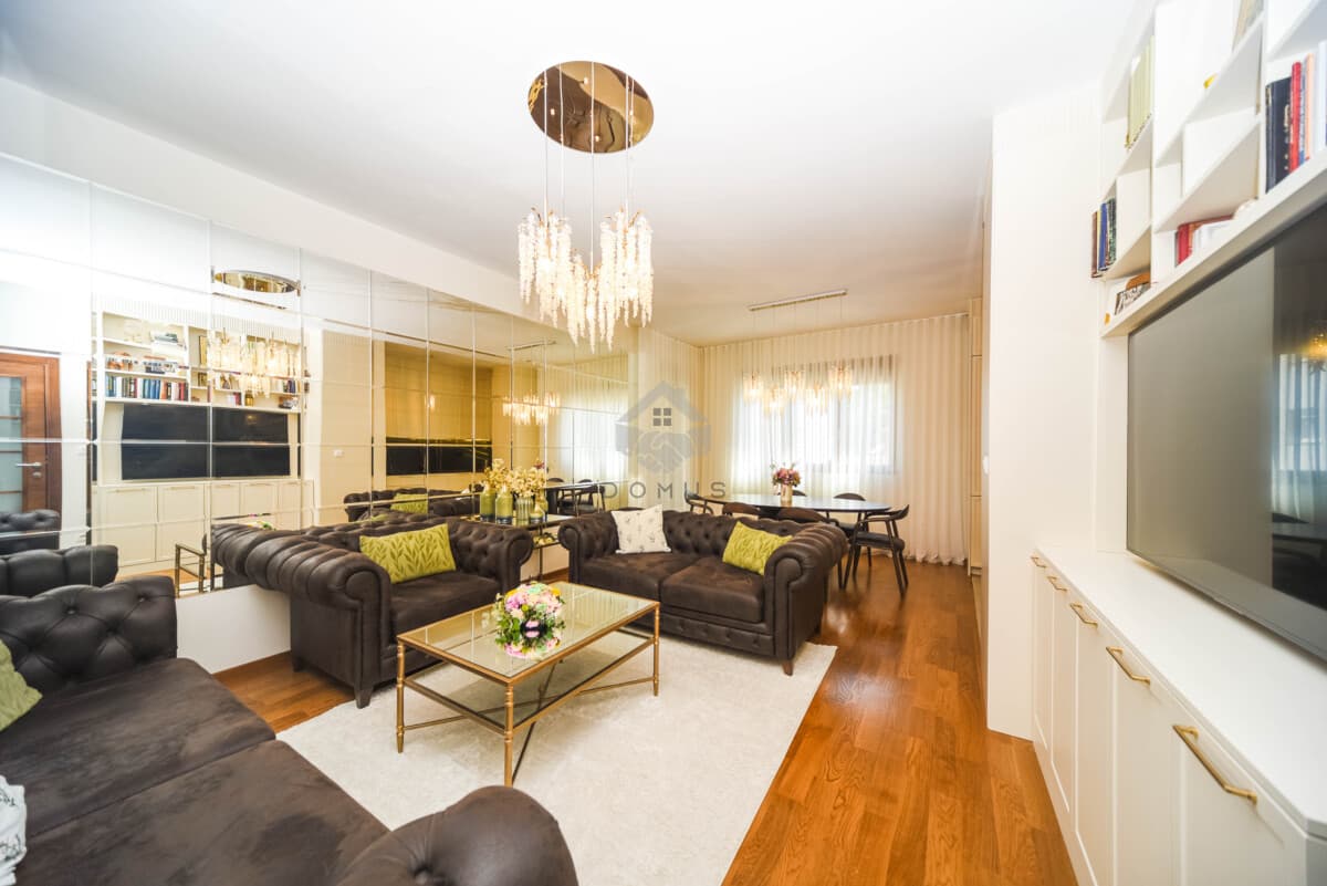 Луксузен трособен стан од 82 м², Везиров Мост, Подгорица