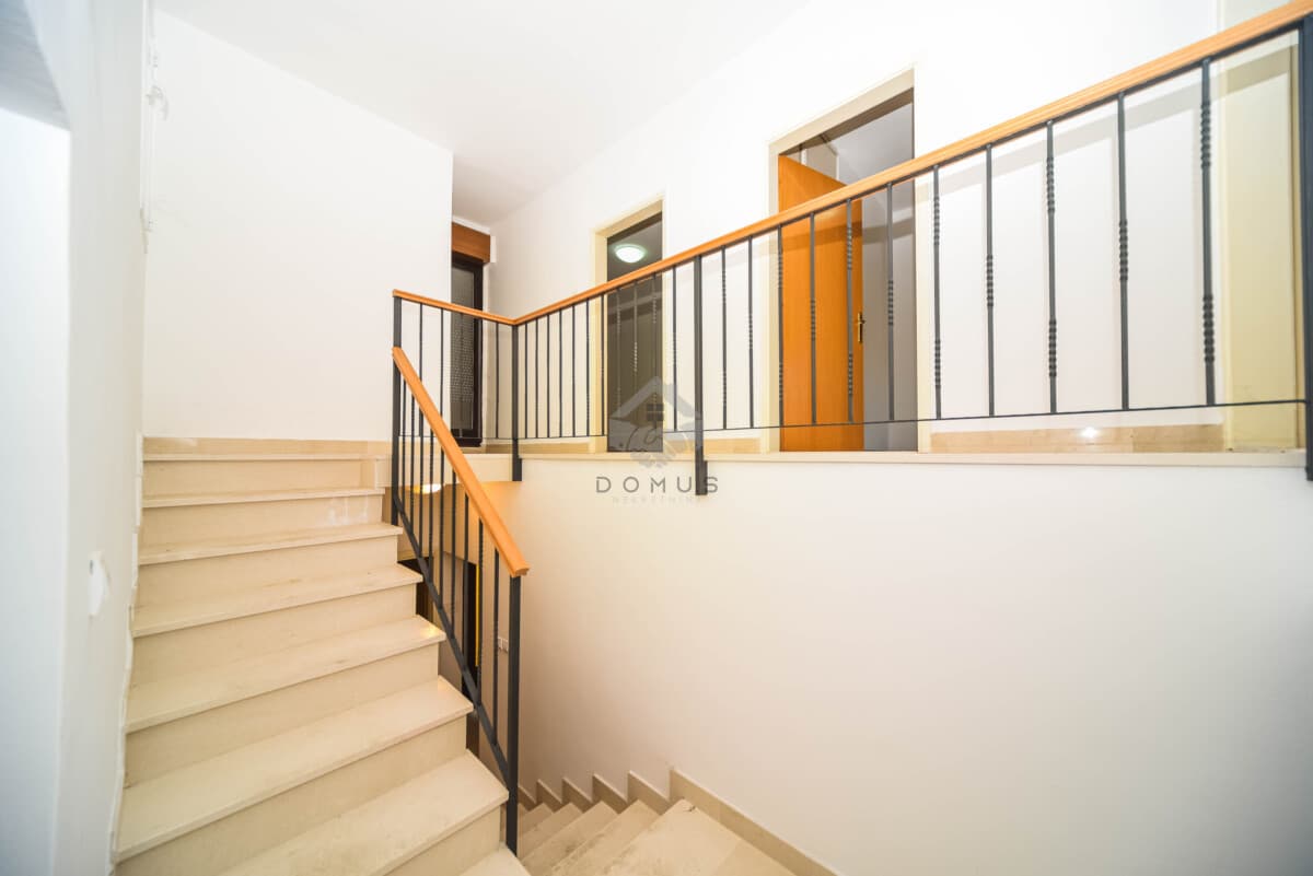 Maison familiale spacieuse de 350m2 sur un terrain de 1.100m2, Karabuško Polje, Tuzi - Image 19