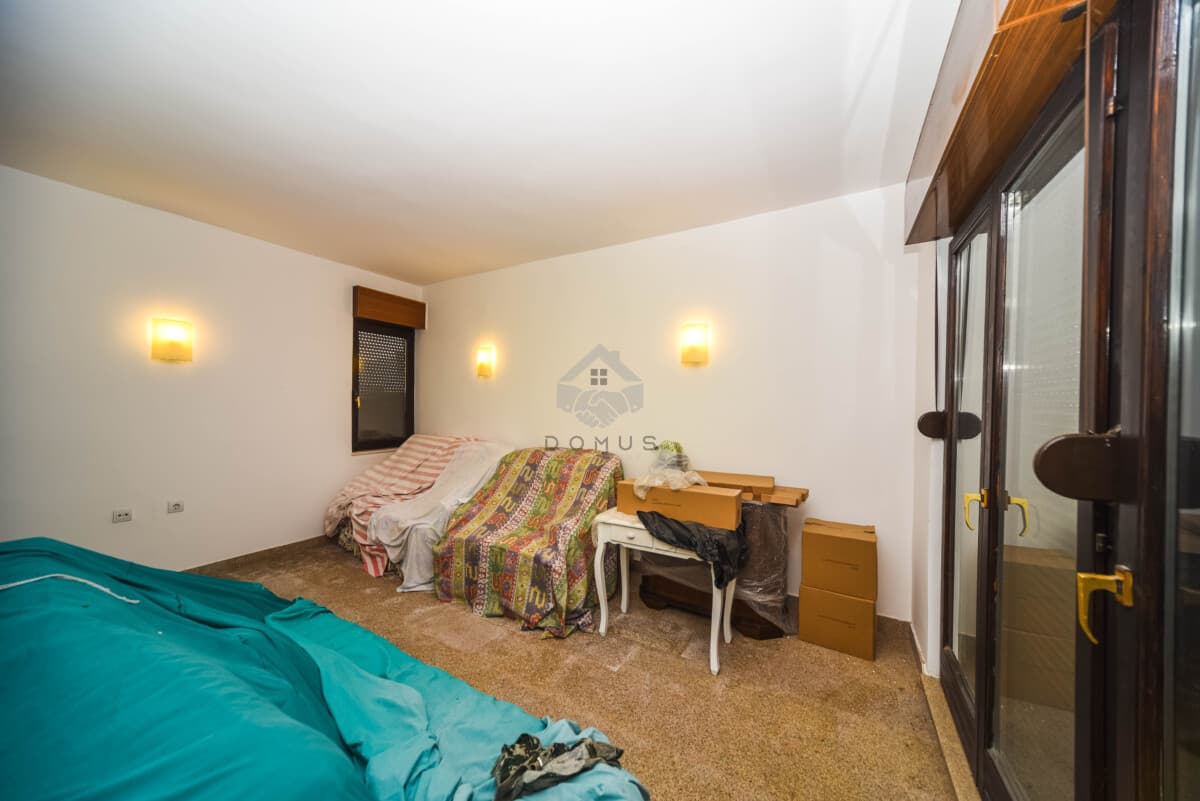 Maison familiale spacieuse de 350m2 sur un terrain de 1.100m2, Karabuško Polje, Tuzi - Image 12