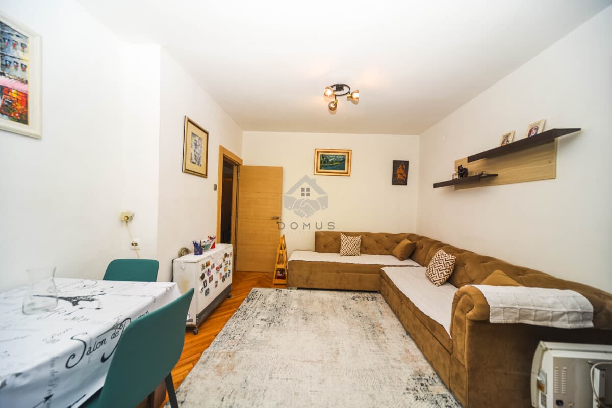 2-slaapkamer appartement van 70 m² met parkeerplaats te huur, Centrum, Podgorica - Afbeelding 2