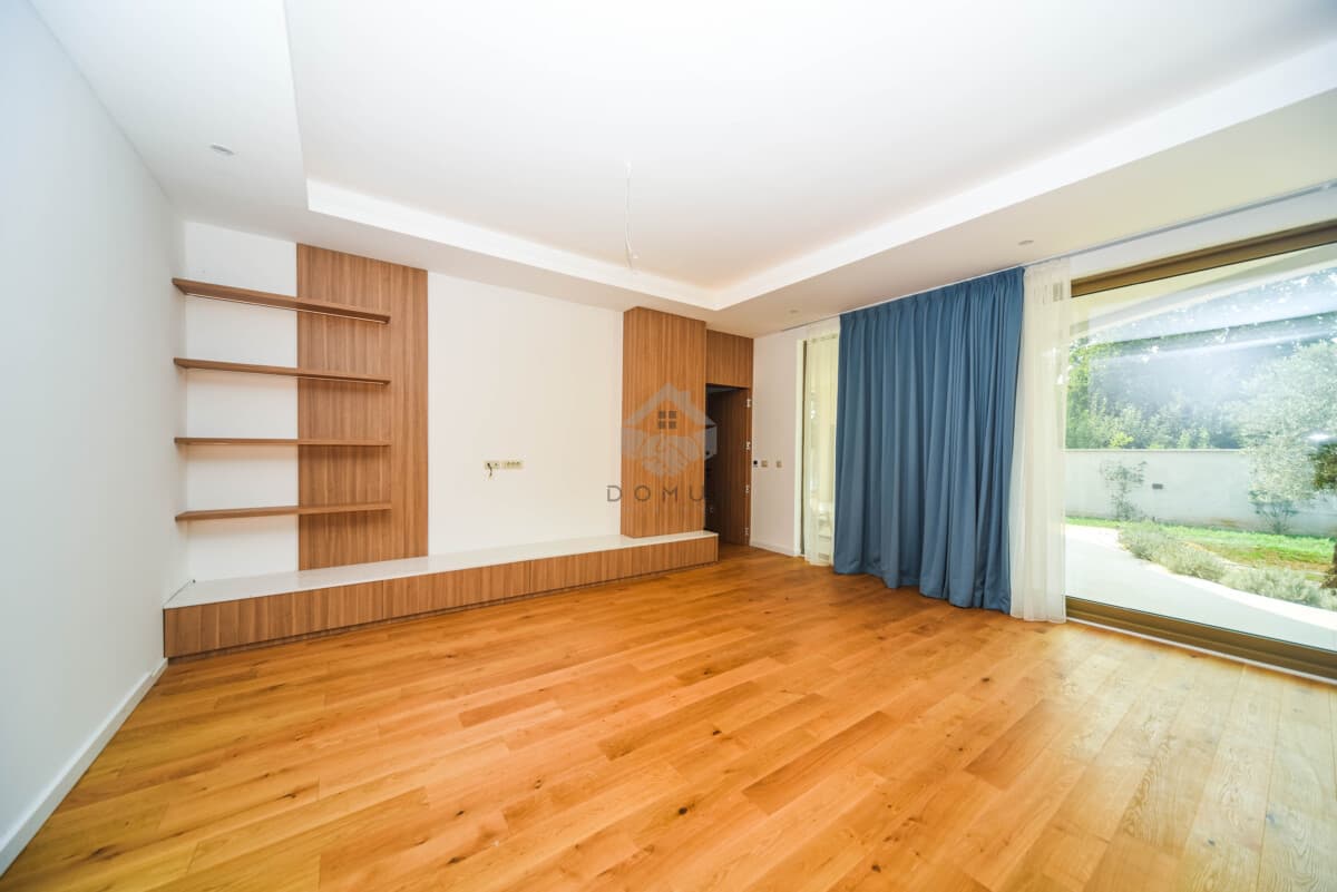 Kuća od 296 m² sa bazenom na placu od 3.200 m² za izdavanje, Begovina, Danilovgrad - Slika 9