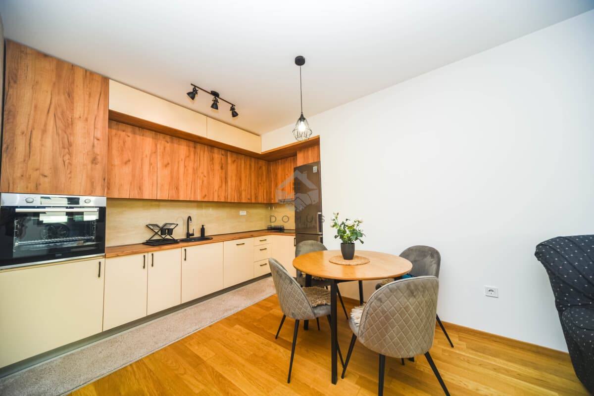 Podgorica, City Kvart'ta Garajlı Eşyalı 1+1 Daire Kiralık - Görsel 4