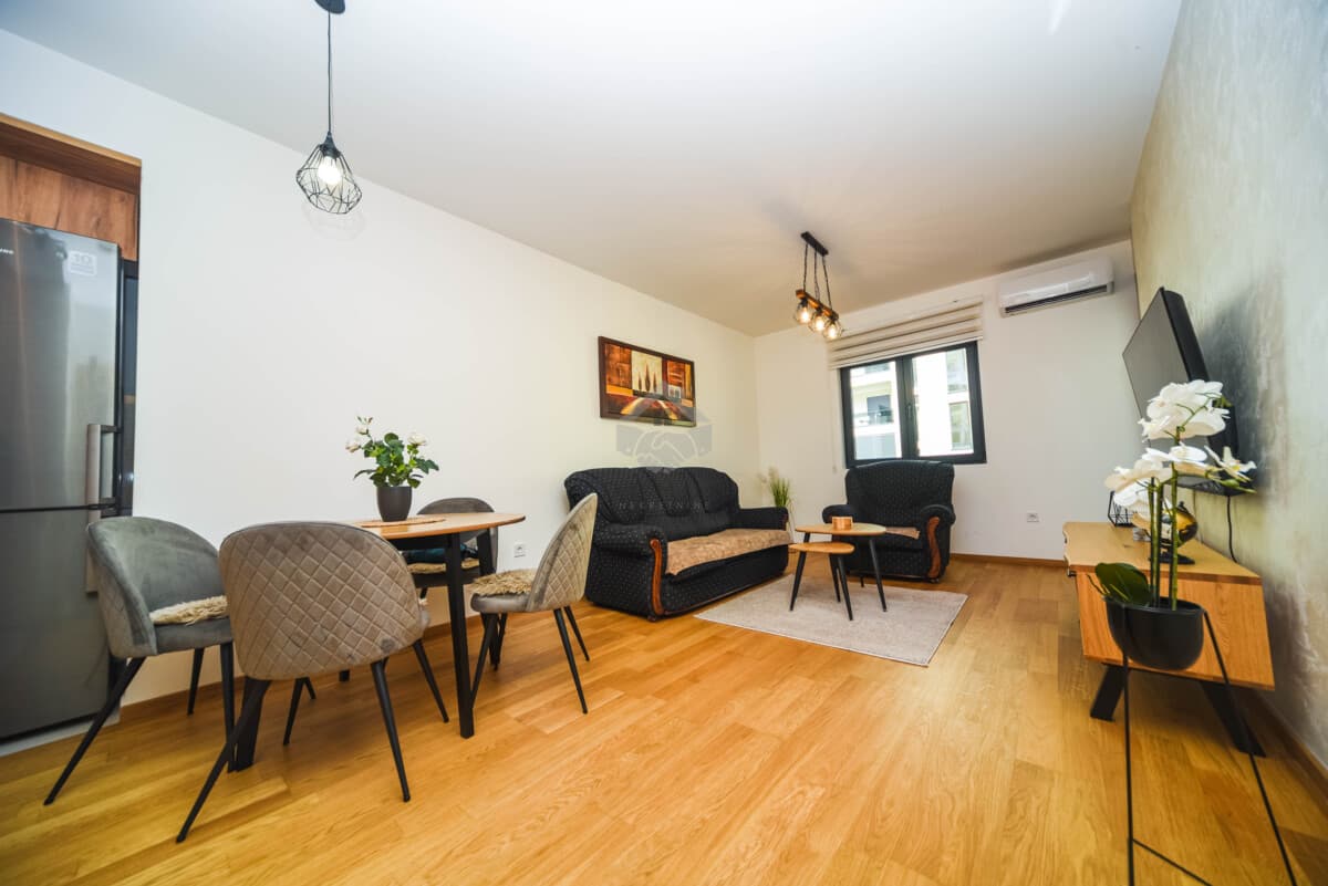 Podgorica, City Kvart'ta Garajlı Eşyalı 1+1 Daire Kiralık - Görsel 1