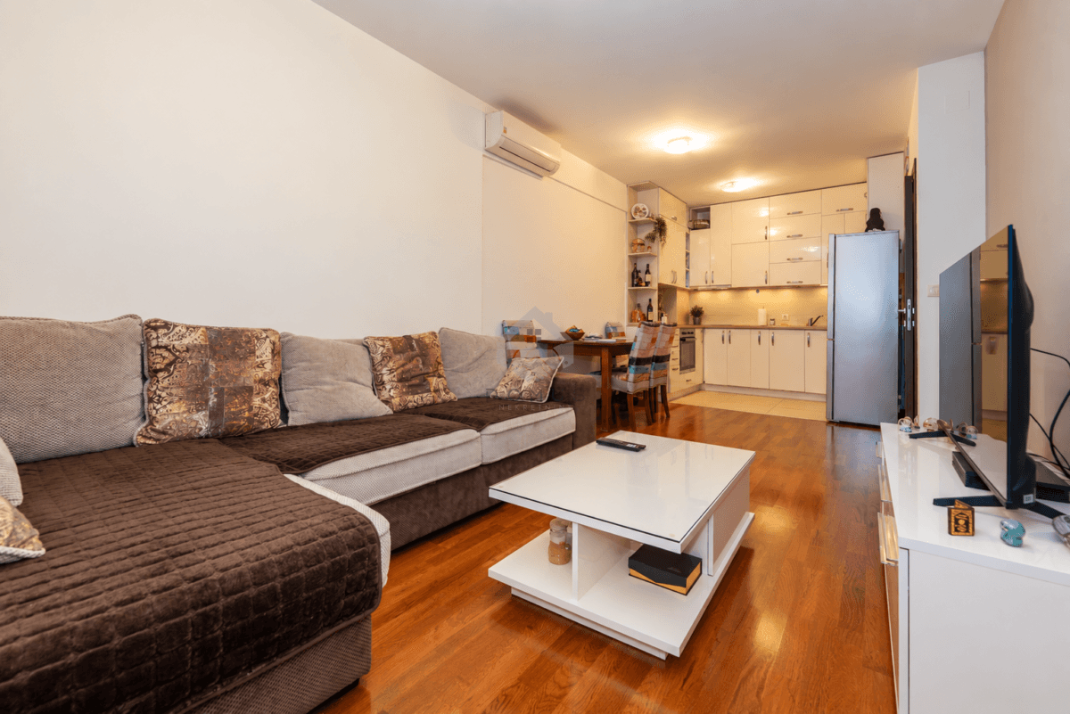 Appartamento con 1 camera da letto di 45 m² con posto auto, Ljubović, Podgorica - Immagine 3