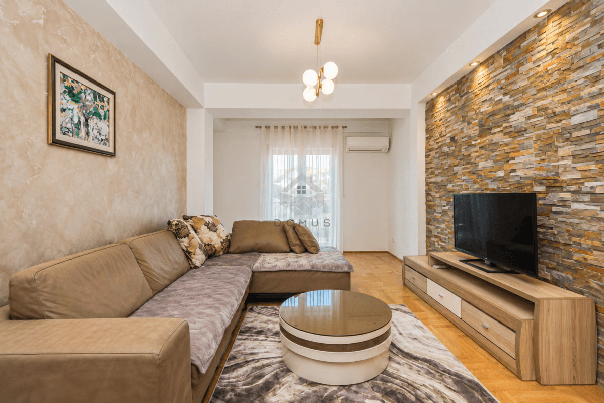 Podgorica, City Kvart'ta Kiralık Eşyalı 95 m² 2+1 Daire