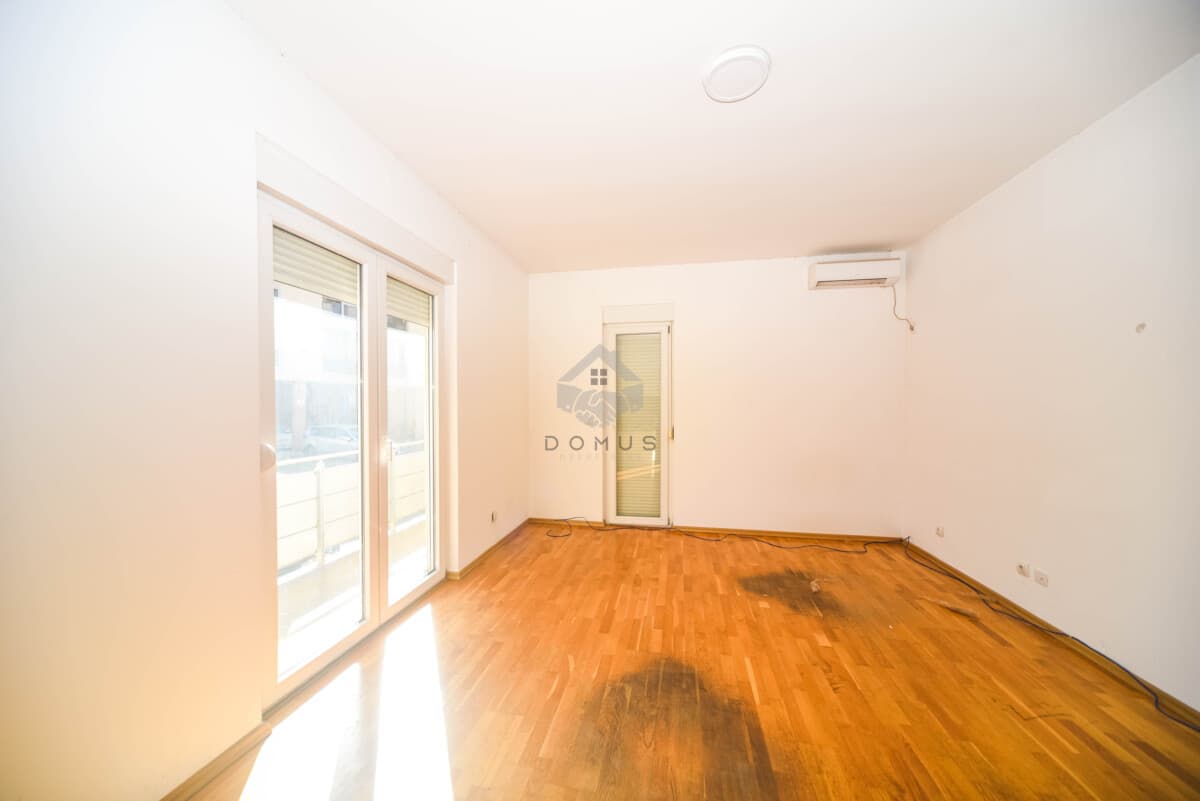 Podgorica, Momišići'de Kiralık Otoparklı 67 m² 1+1 Daire