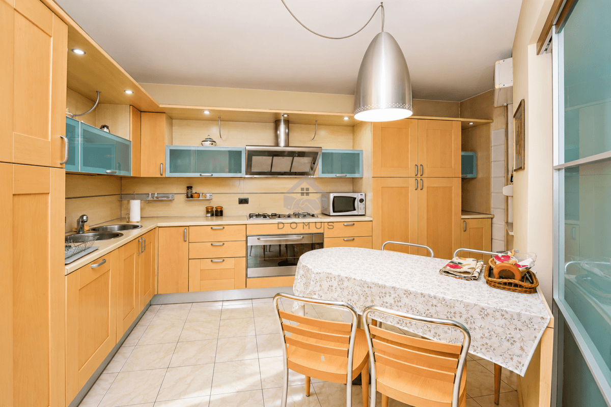 Dupleks stan sa četiri sobe, 280 m², Preko Morače, Podgorica - Imaginea 9