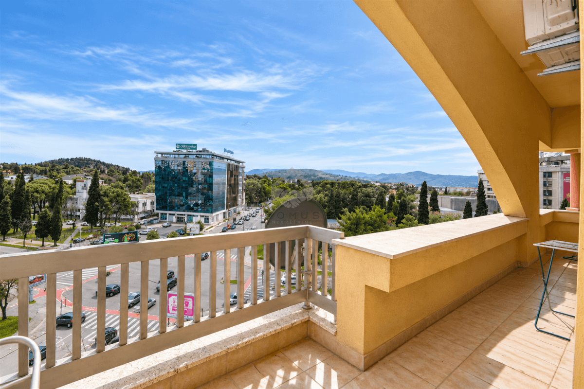 Izdavanje četvorosobnog dupleks stana od 280m2, Preko Morače, Podgorica - Слика 22